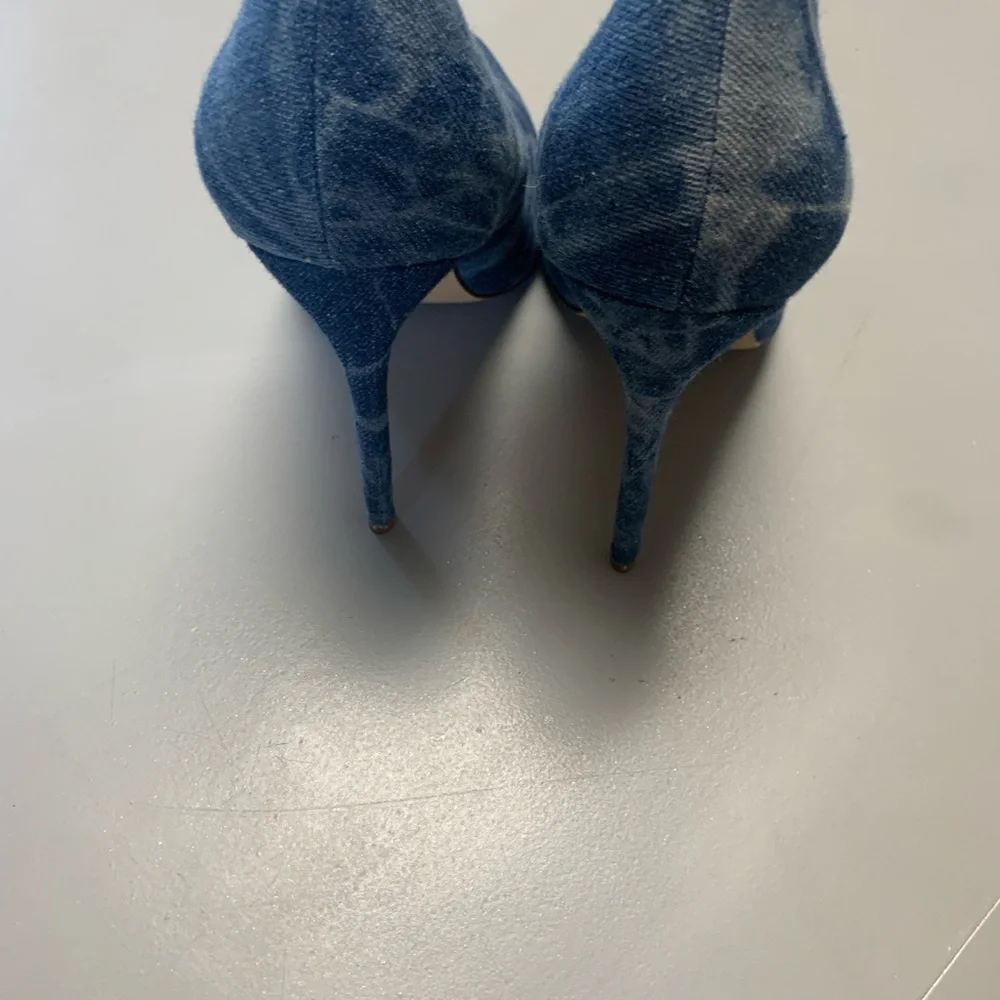 High Heels - Picture 3 of 3